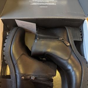 NWT Cougar boots